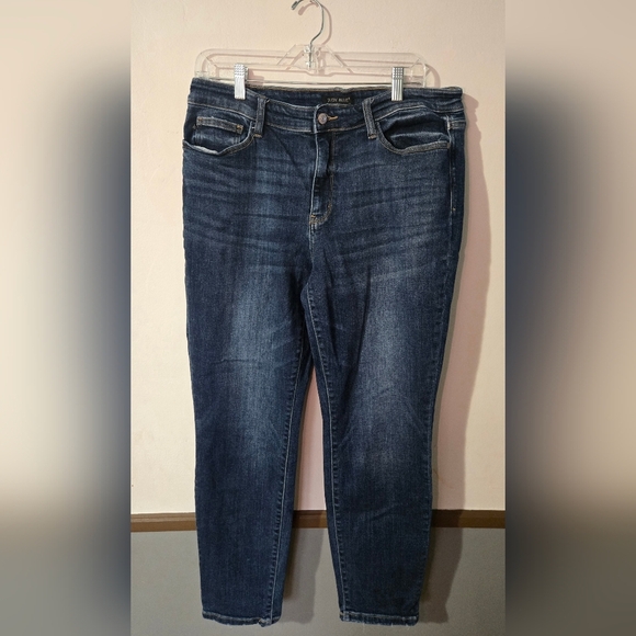 Judy Blue Denim - Judy Blue Jeans Women's 15/32 Blue Boyfriend Fit Medium Wash Faded Tapered Denim